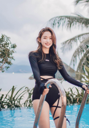 Đồ bơi tay dài croptop B44